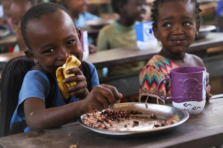 How School Meal Programs Support Low-Income Families 9 How School Meal Programs Support Low-Income Families