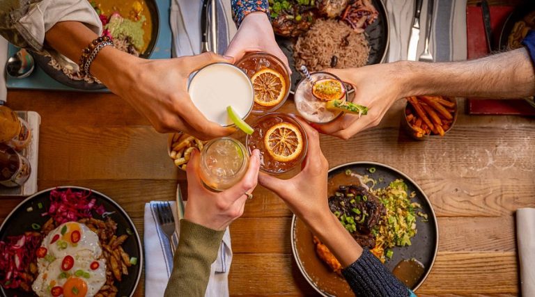 Elevate Your Evenings: Tasty Bites, Refreshing Drinks, and Online Casino Fun 4 Elevate Your Evenings: Tasty Bites, Refreshing Drinks, and Online Casino Fun